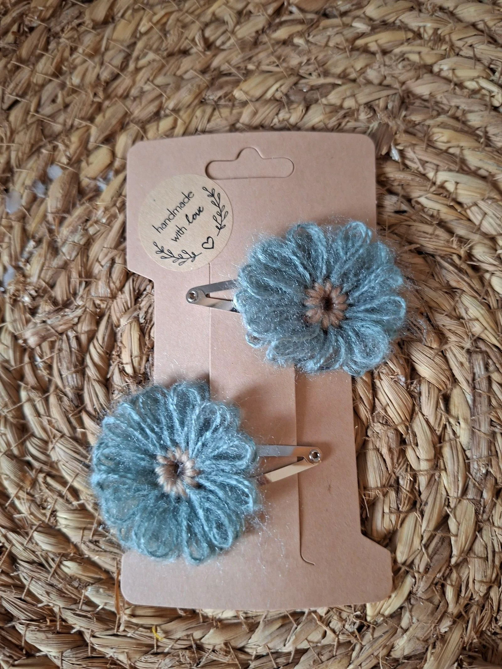 Grijsblauwe wollen bloem haarknipjes – set van 2